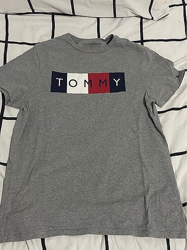 Tommy gri t-shirt