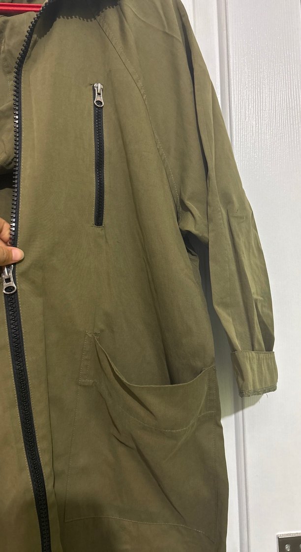Haki Uzun Kapüşonlu Yağmurluk - Görsel 2