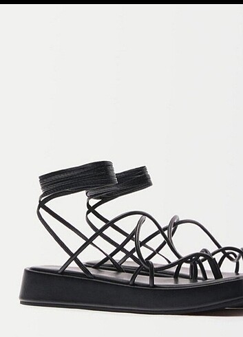 Bershka siyah ipli sandalet