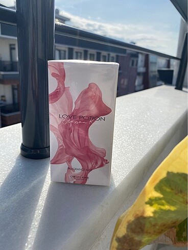 Love potion blossom kiss