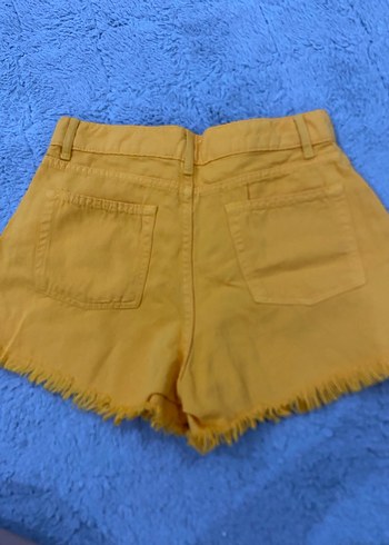 Sarı Düğmeli Kadın Kot Şort Mini Kesim - Görsel 2