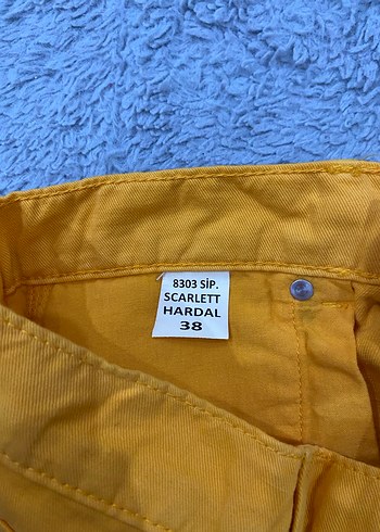 Sarı Düğmeli Kadın Kot Şort Mini Kesim - Görsel 3