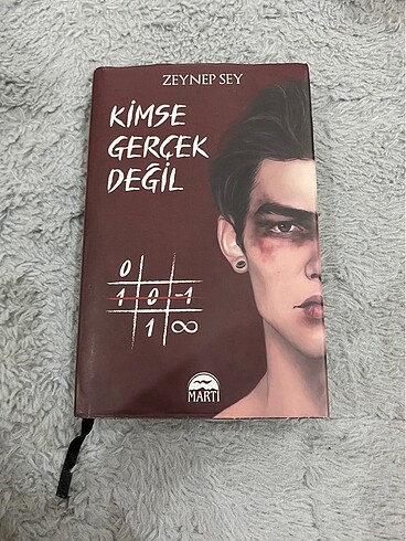 Kimse gerçek değil / Zeynep Sey