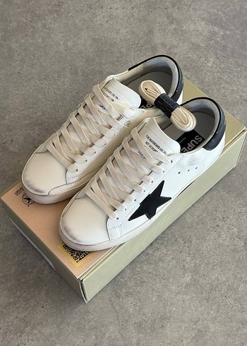 37 Beden Golden Goose Deluxe White Sneakers