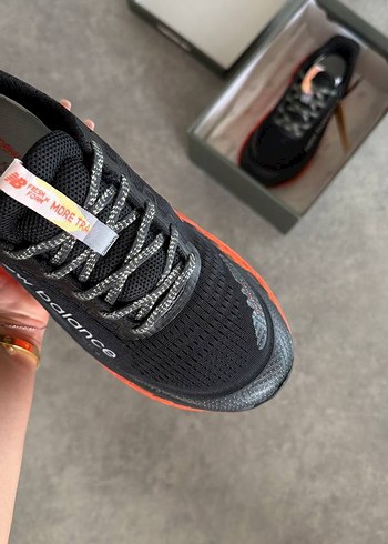 New Balance Siyah Turuncu Erkek Koşu Ayakkabısı - Görsel 2