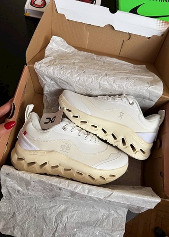On Runnig x Loewe Cloudtilt
