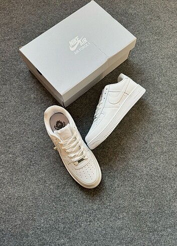 39 Beden Nike Air Force Triple White 