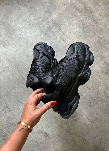 New Balance 9060 Triple Black