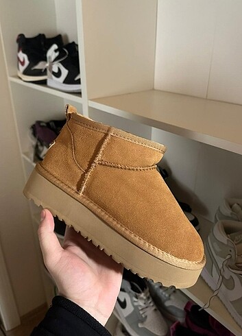 UGG Platform Chestnut Bot