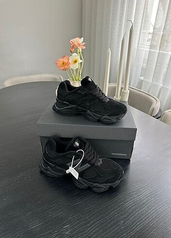 37 Beden New Balance 9060 Triple Black Suede