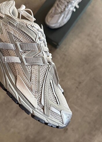 37 Beden New Balance 1906R Triple Grey