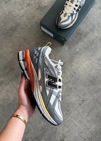 New Balance 1906R Grey Orange