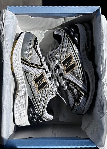 New Balance 1906R Gold