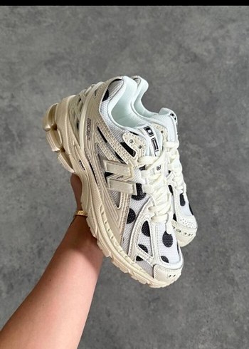 New Balance 1906R