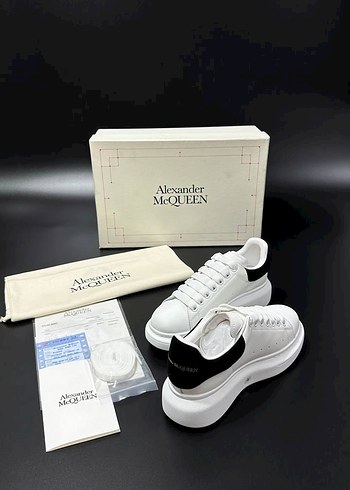 43 Beden Alexander McQueen Black Unisex Sneakers