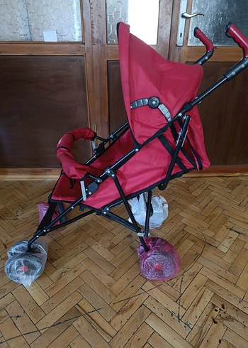 Kırmızı Sağlam Temiz Bebek Arabası