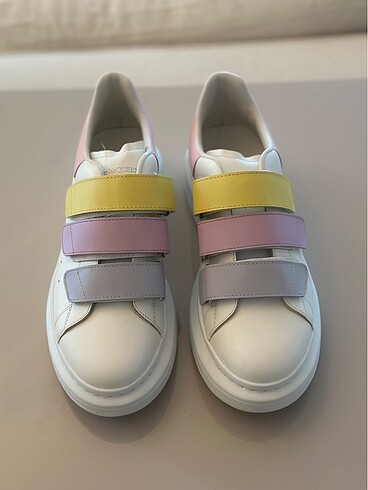 Alexander McQueen sneaker