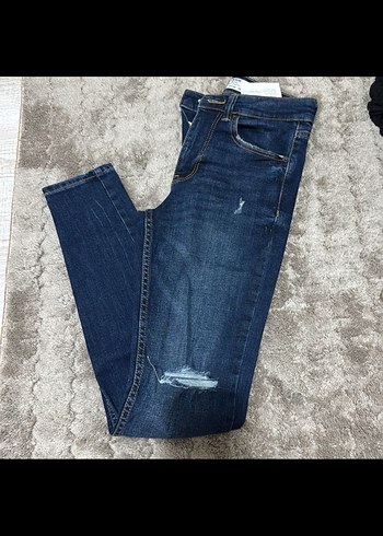 BERSHKA JEAN YIRTIK PAÇA