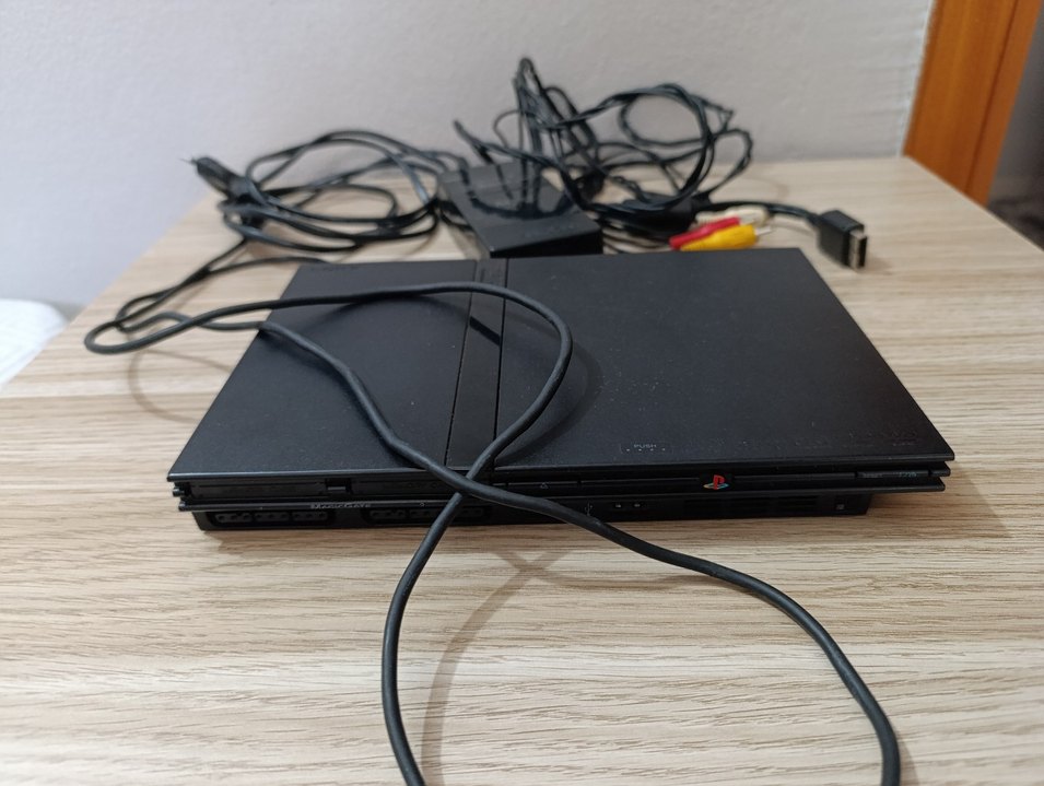 Sony PlayStation 2 Oyun Konsolu ve Kablolar - Görsel 2