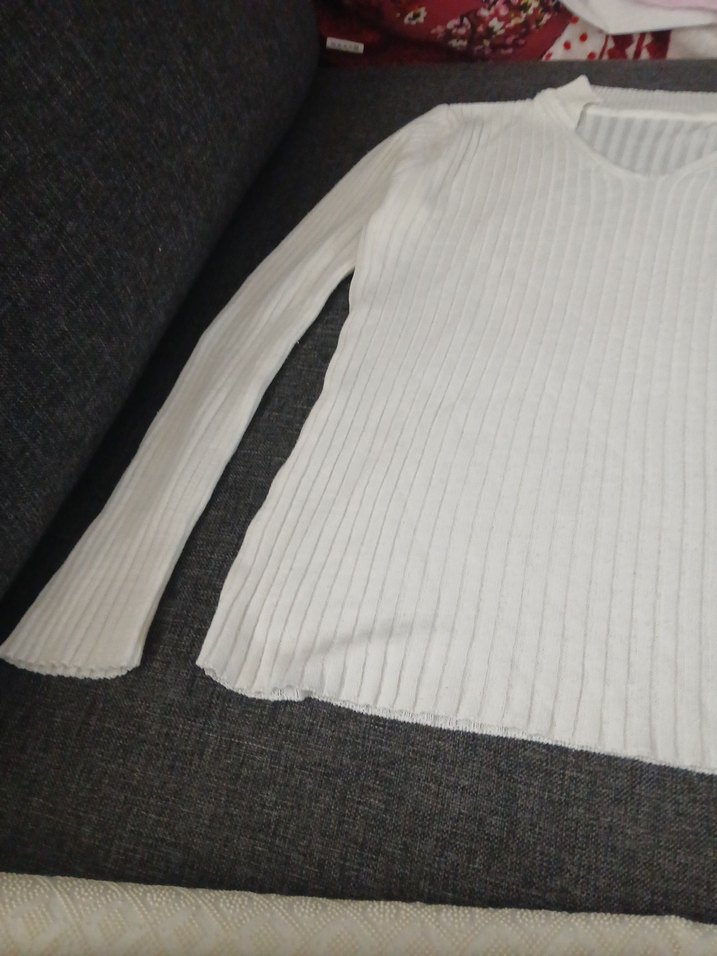 Beyaz V Yaka Uzun Kollu Triko Kadın Kazak - Görsel 2