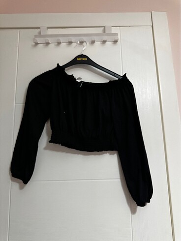 H&M H&M omuzu açık siyah üst