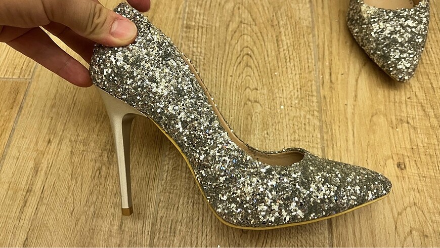 Diğer Stiletto gri pullu