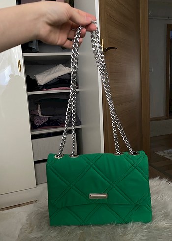 Zincir Detaylı Yeşil Kadın Çanta - Görsel 3