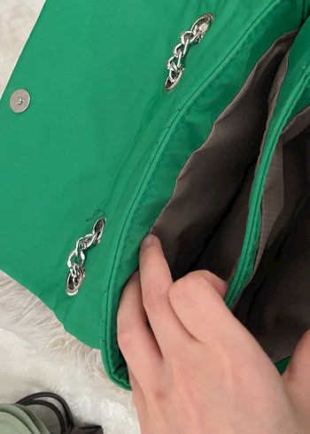 Zincir Detaylı Yeşil Kadın Çanta - Görsel 2