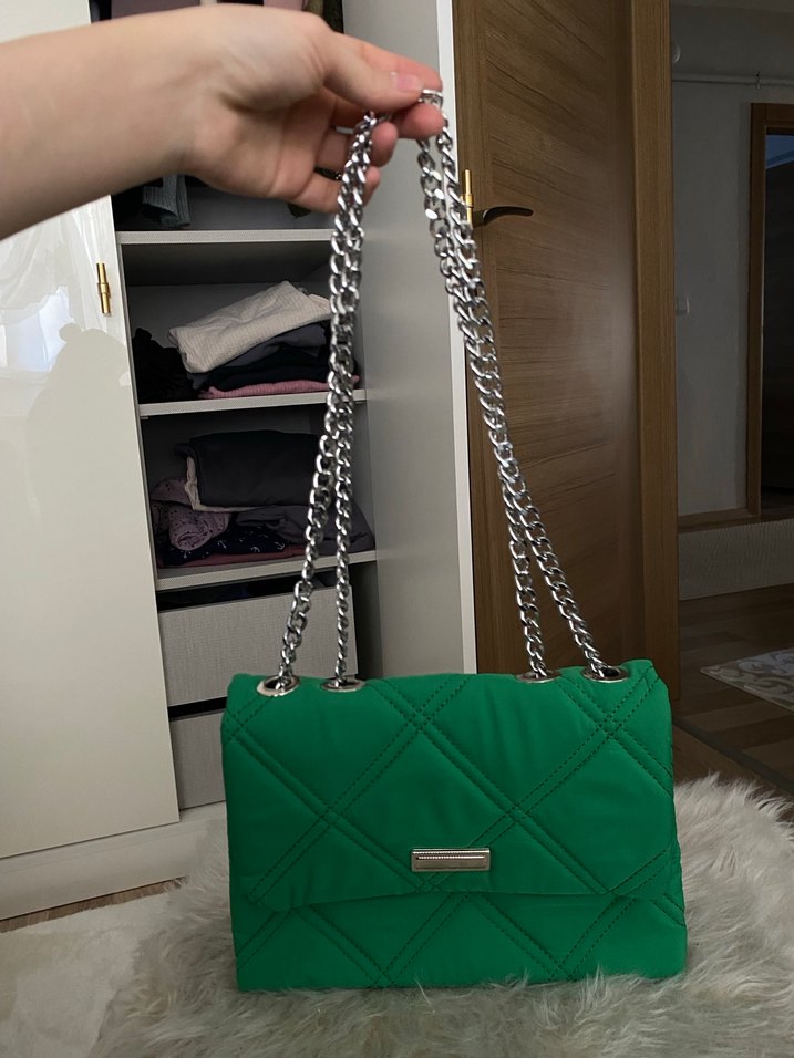 Zincir Detaylı Yeşil Kadın Çanta - Görsel 3