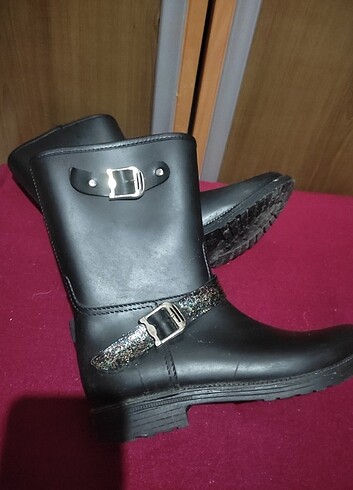 Yağmur botu
