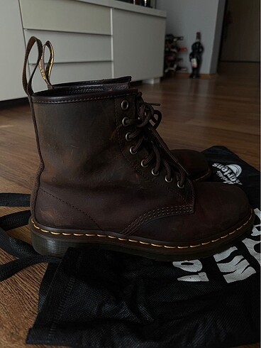 39 Beden Dr. Martens bot