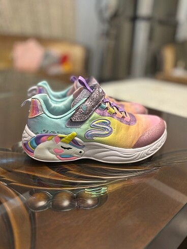 Skechers