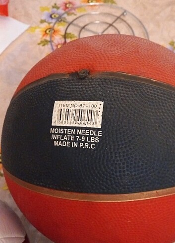 Futbol ve basketbol topu
