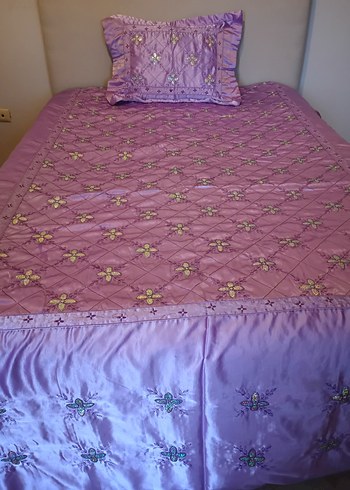 İşlemeli Parlak Mor Yatak Örtüsü - Görsel 5