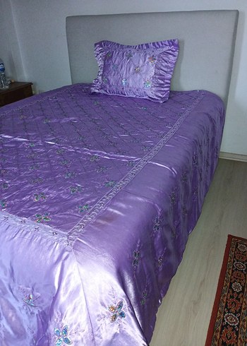 İşlemeli Parlak Mor Yatak Örtüsü - Görsel 2