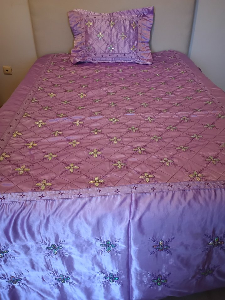 İşlemeli Parlak Mor Yatak Örtüsü - Görsel 5