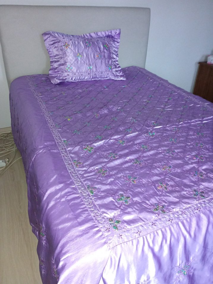 İşlemeli Parlak Mor Yatak Örtüsü - Görsel 4