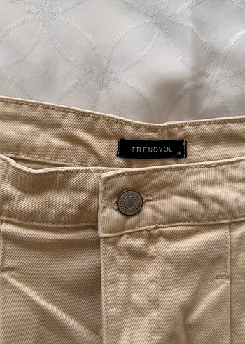 Trendyol Bej Pilili Kadın Mini Şort - Görsel 2