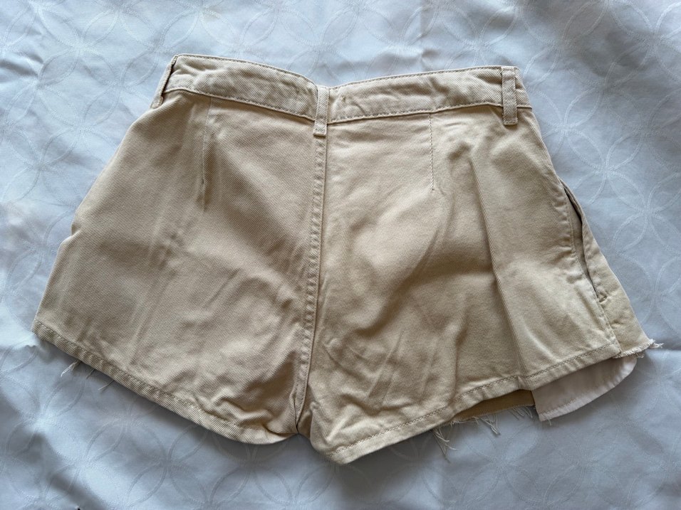 Trendyol Bej Pilili Kadın Mini Şort - Görsel 3