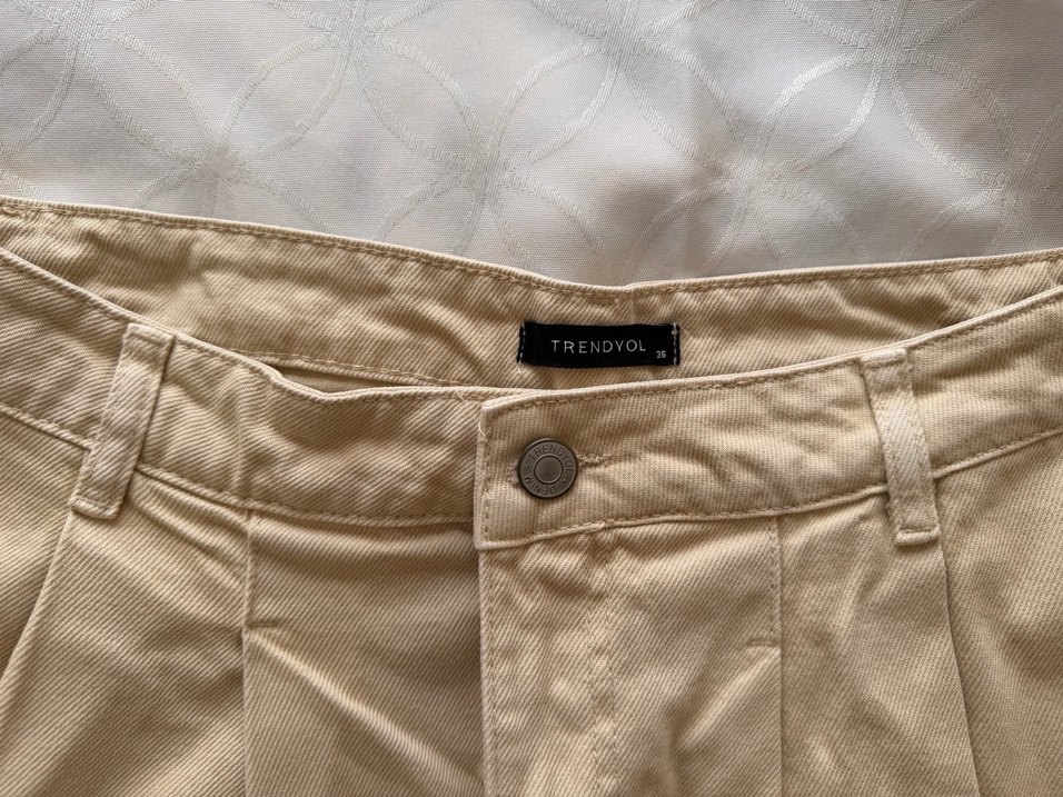 Trendyol Bej Pilili Kadın Mini Şort - Görsel 2