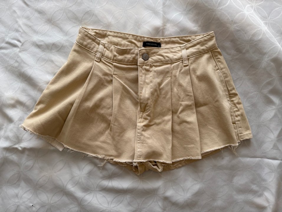 Trendyol Bej Pilili Kadın Mini Şort - Görsel 4
