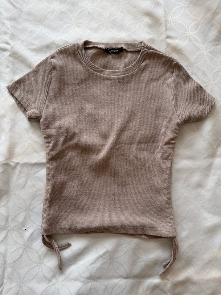 Kısa Kollu Bej Tişört - Görsel 2
