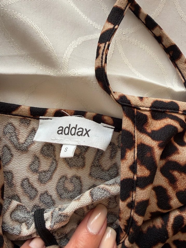 Leopar Desenli V Yaka Elbise - Görsel 5