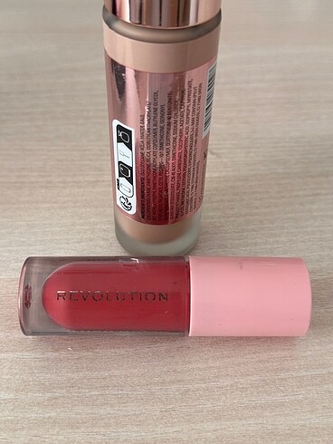 Revulation blush bomb