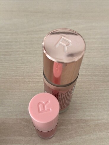 Beden Revulation blush bomb