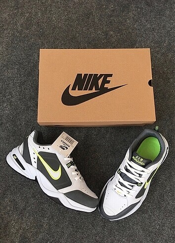 Nike Monarch