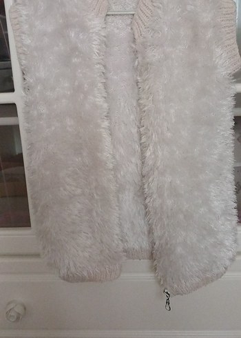 Kadın Beyaz Kürklü Kısa Triko Yelek - Görsel 4