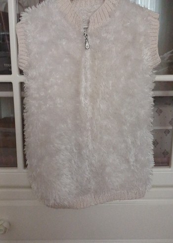 Kadın Beyaz Kürklü Kısa Triko Yelek - Görsel 2