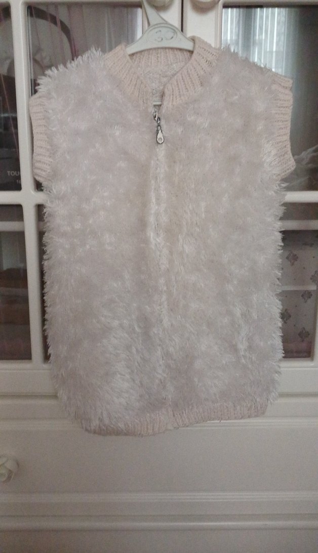 Kadın Beyaz Kürklü Kısa Triko Yelek - Görsel 2