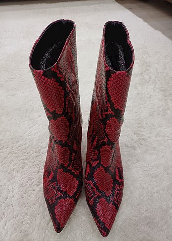 Kırmızı Yılan Derisi Desenli Kadın Topuklu Bot - Görsel 4